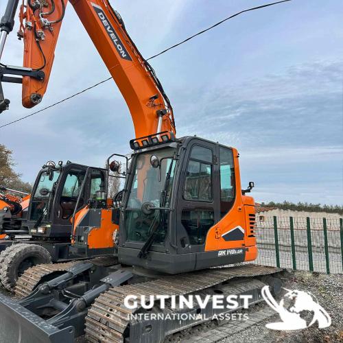 Crawler excavator