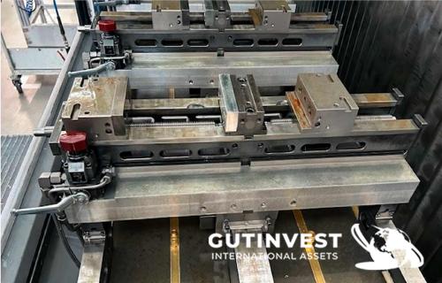 Vertical CNC Machining Center - 5 Axis