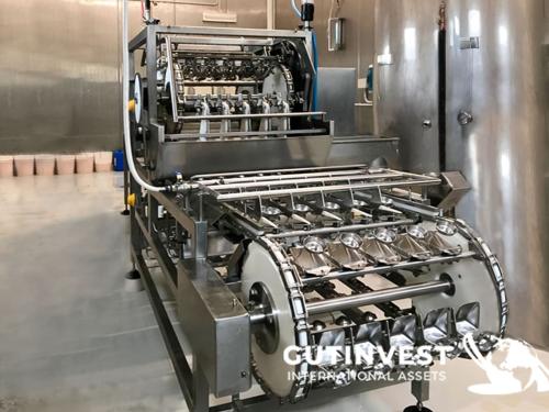 Automatic egg cracking machine