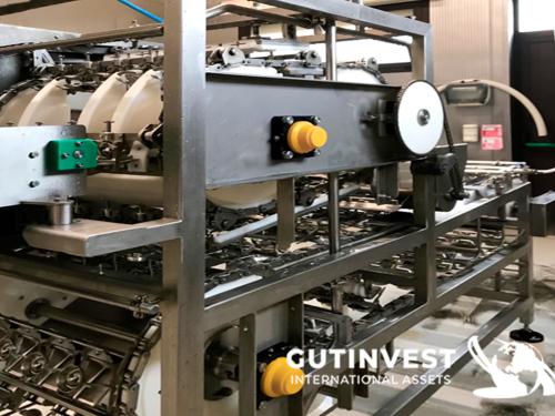 Automatic egg cracking machine