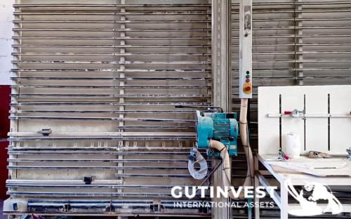 Wall sawing machine
