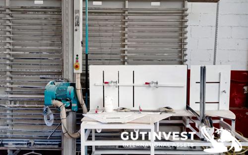 Wall sawing machine