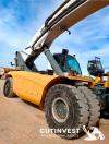 1  -  Self-propelled reach truck