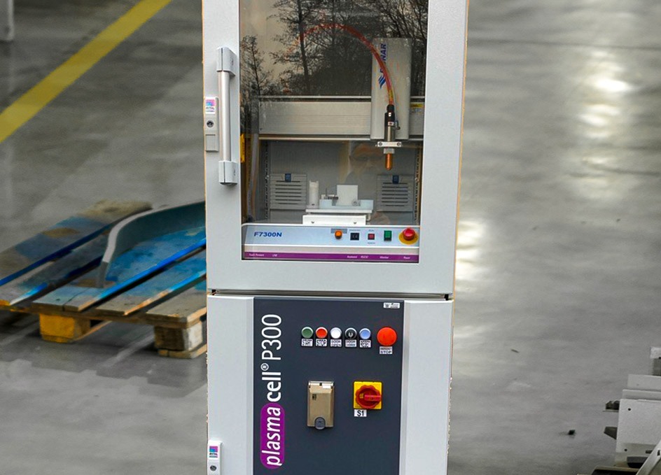 Plasma cleaning machine