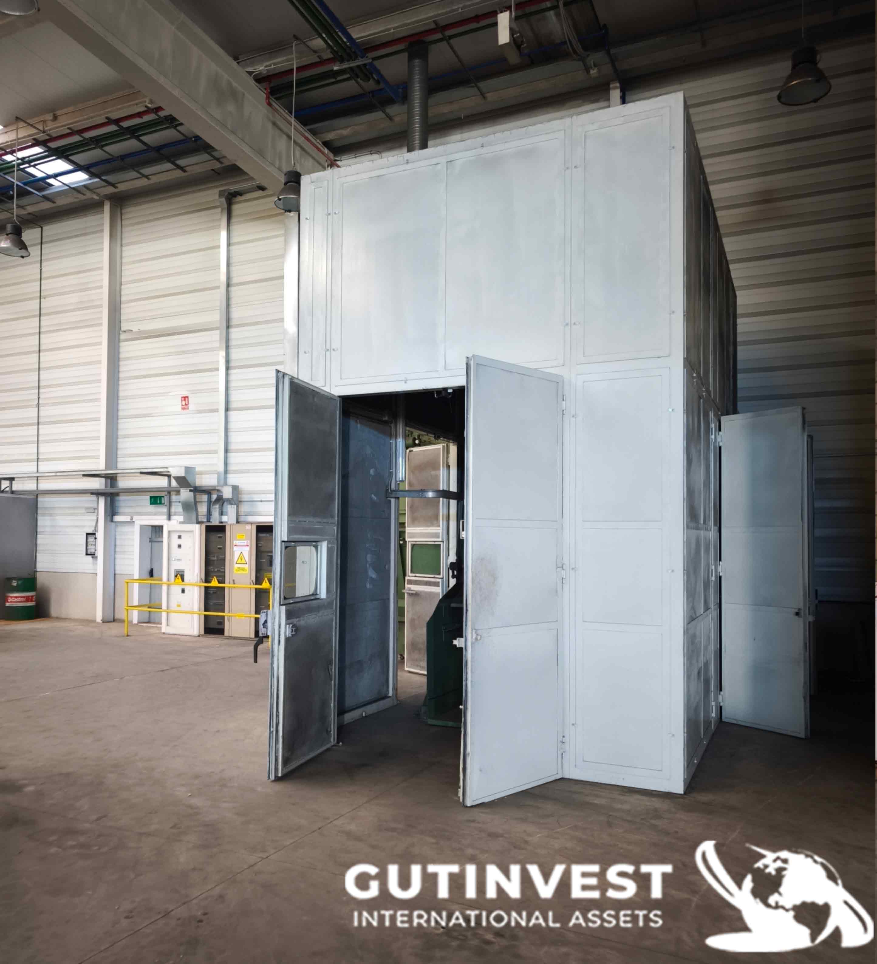 Shot blasting cabinet with extraction