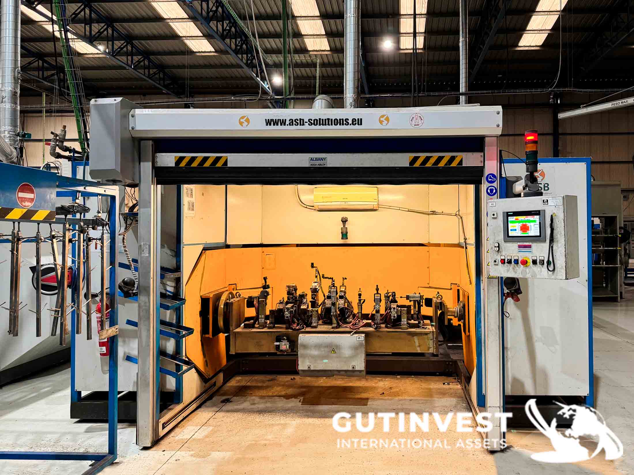 Two-robot arc welding cell unit