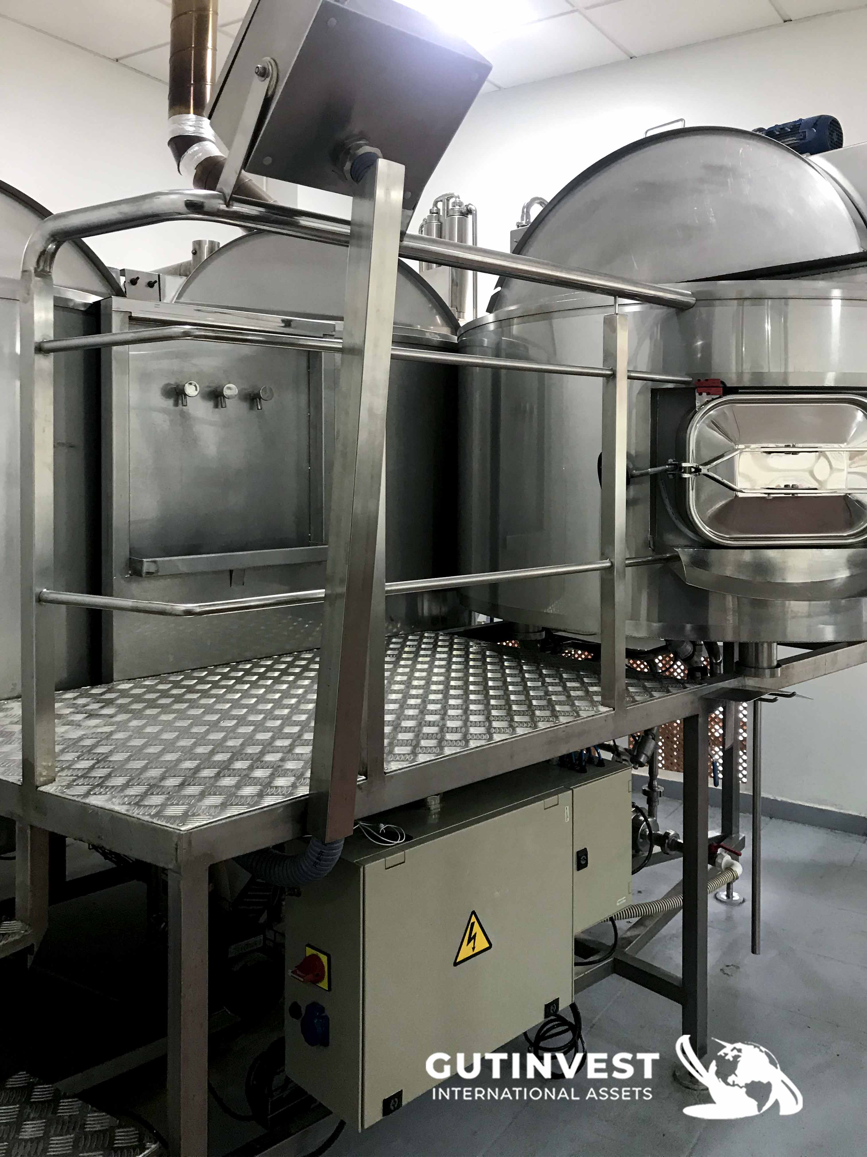 Filling and capping machine Monoblock  -1.100 bot/h
