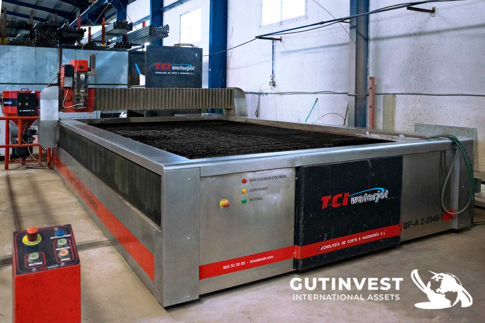 Waterjet cutting machine