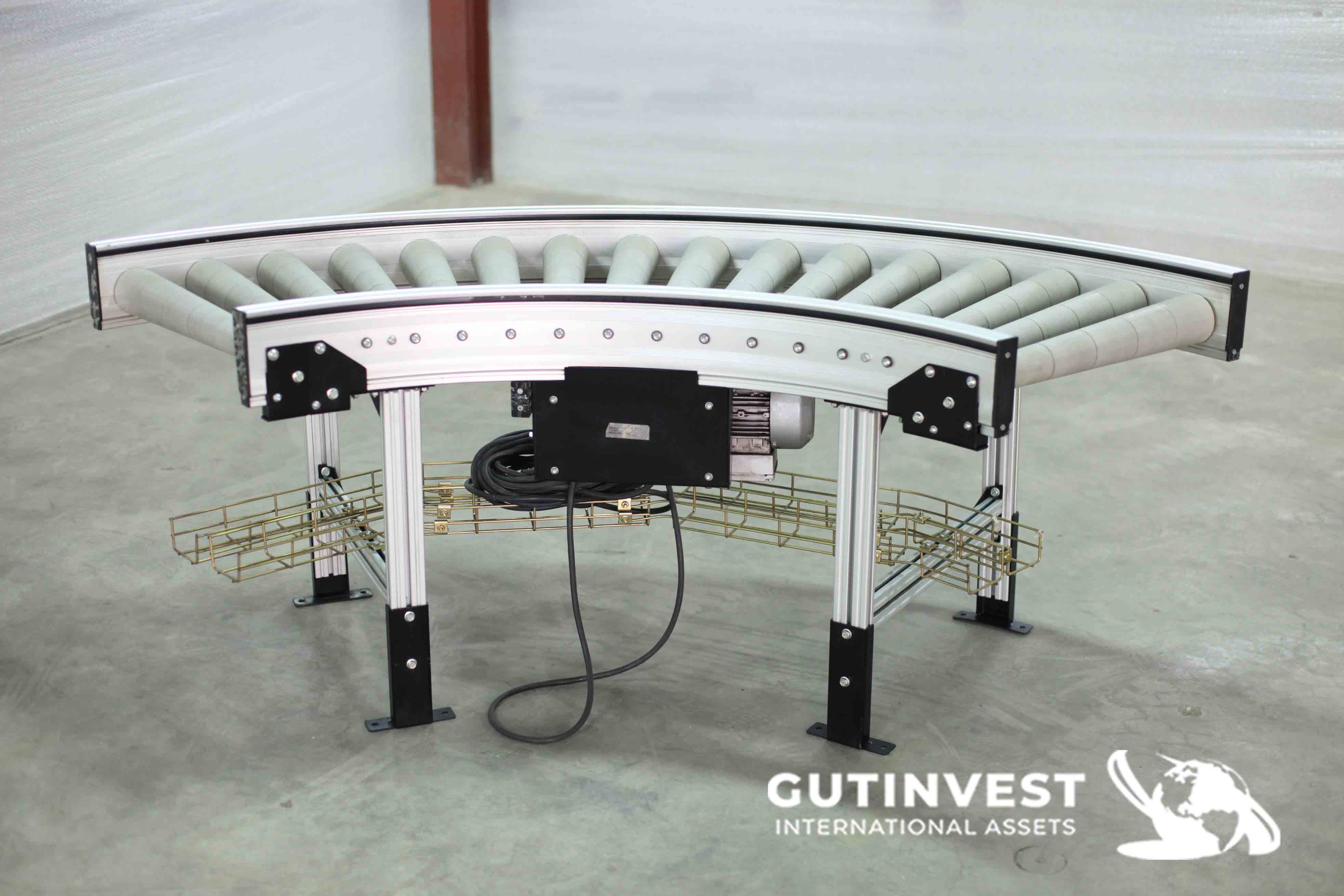 Curved motorized roller table (1700 x 510 mm)