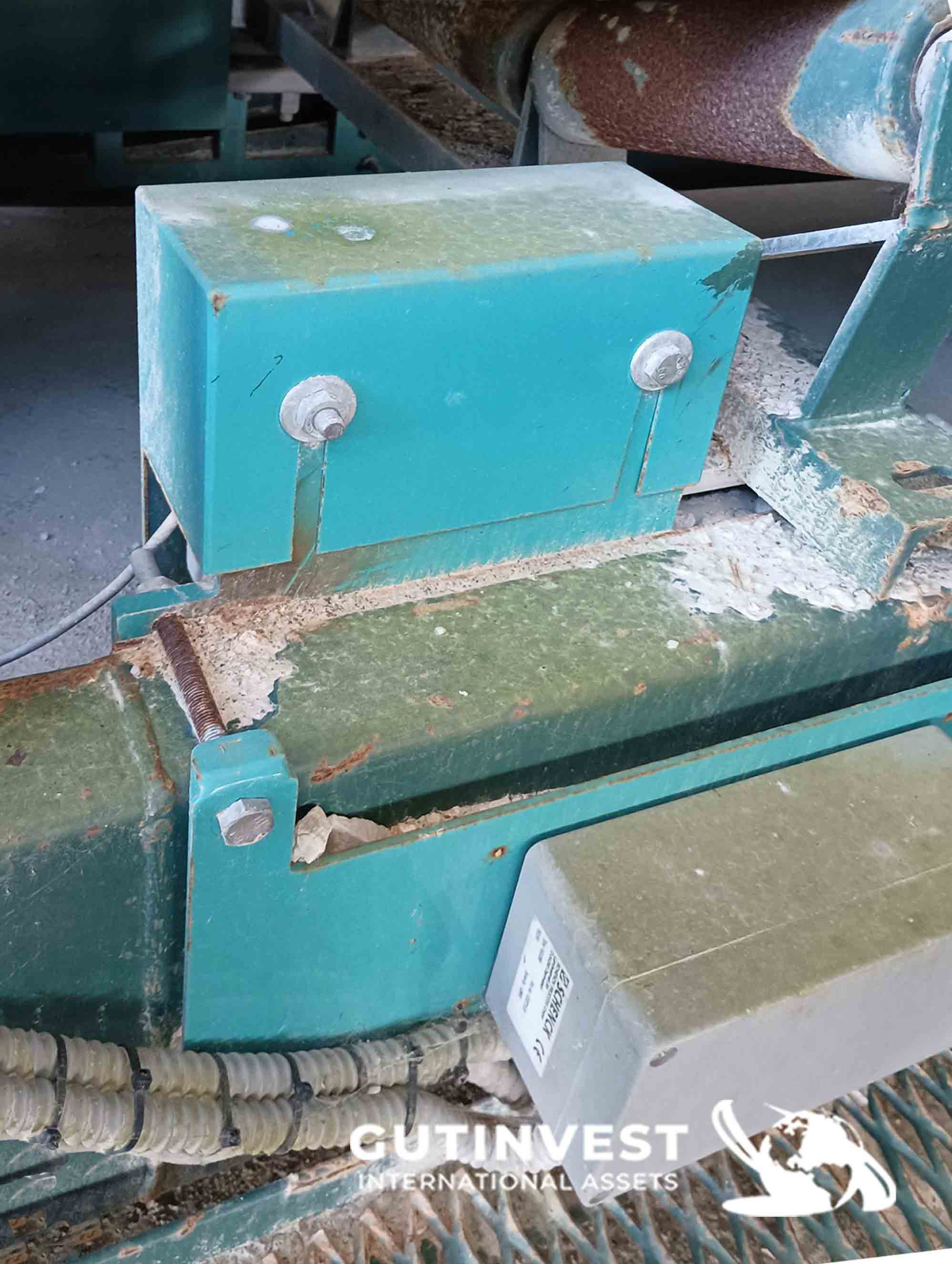conveyor belt with scale