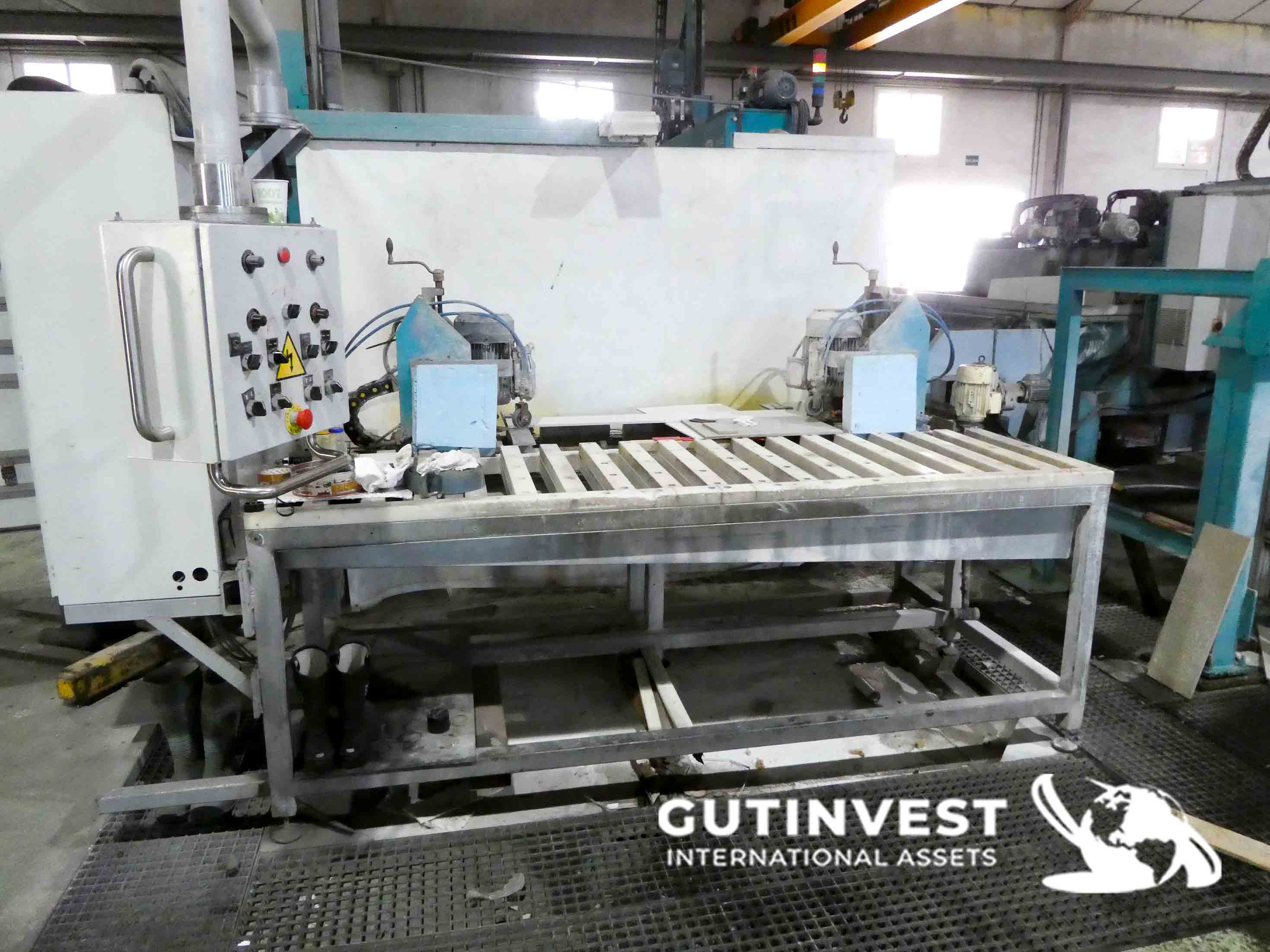 Mobile groover machine
