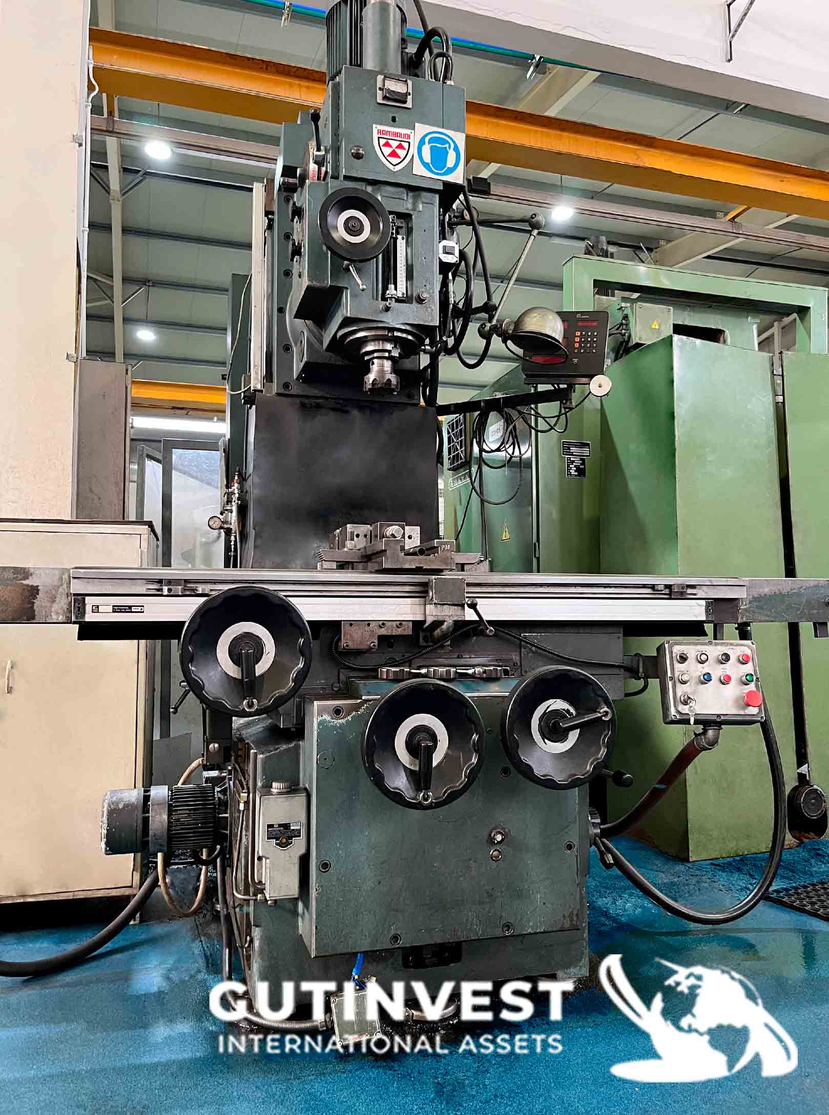 Milling machine with display