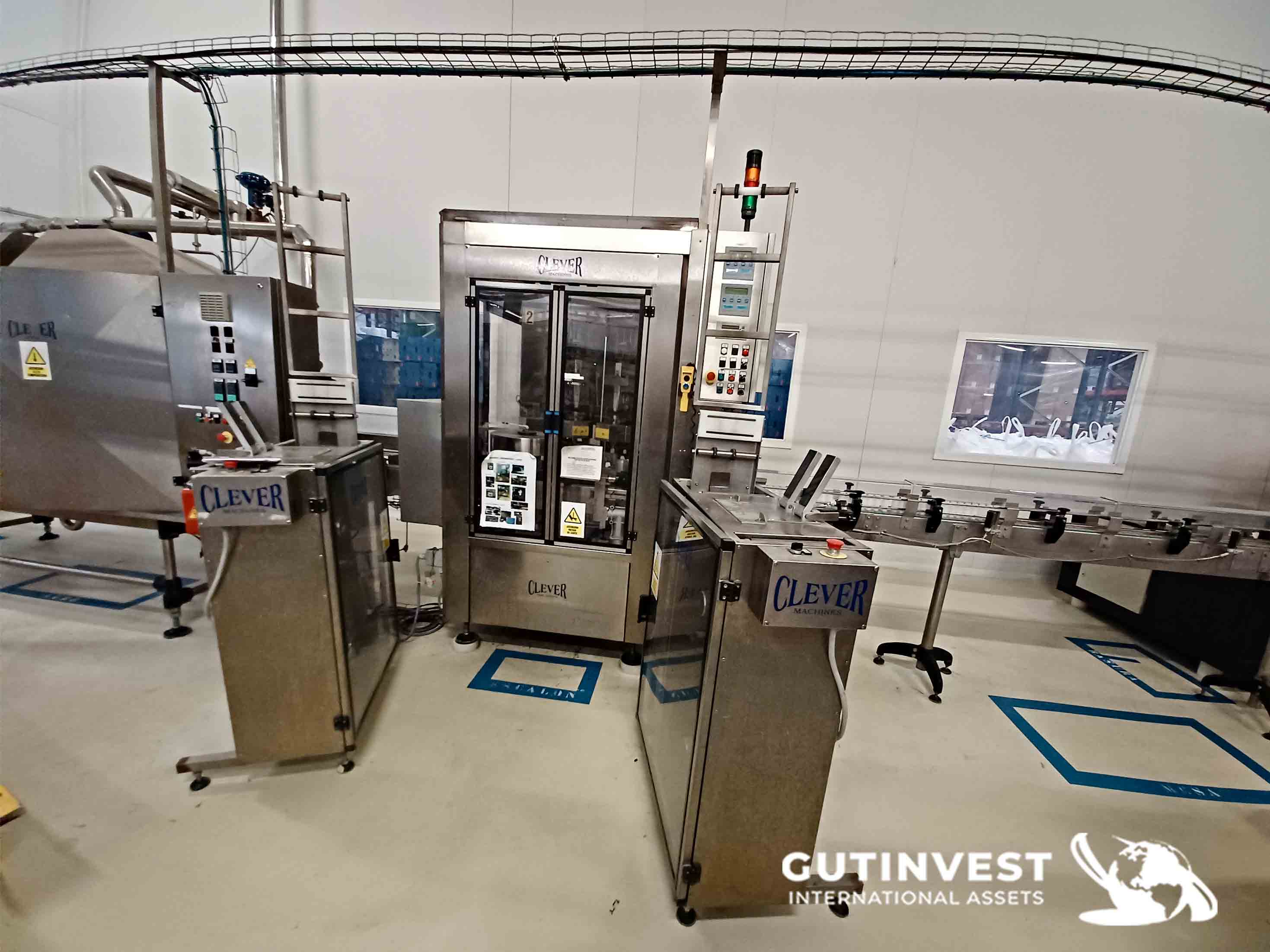 Labelling sleeving machine