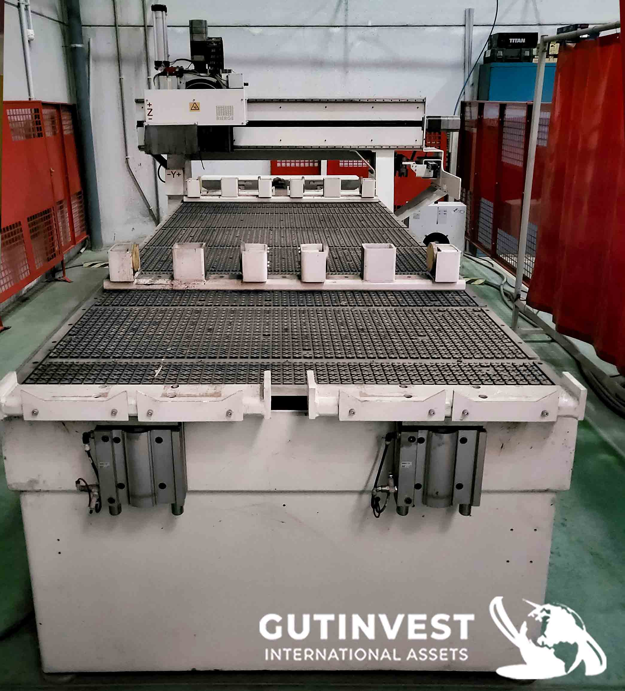 CNC milling machine - machining center