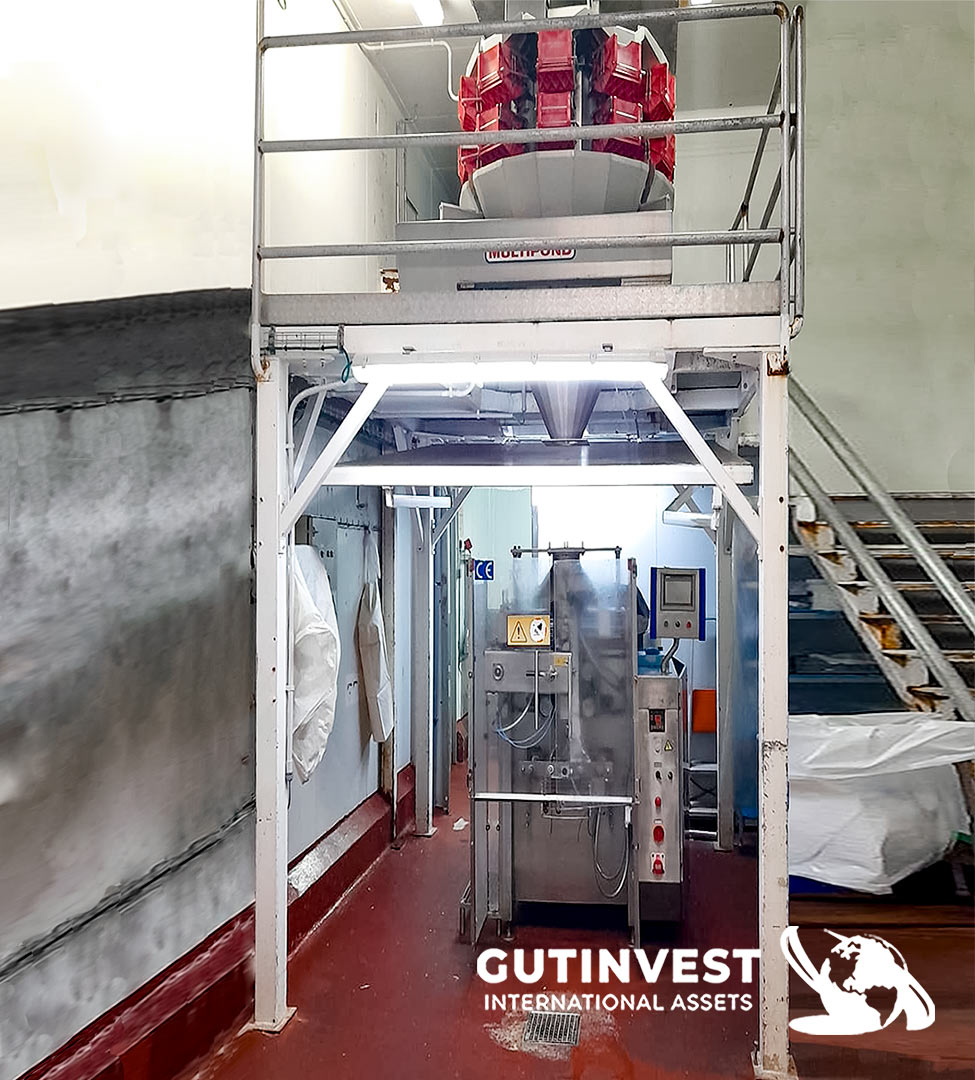 Vertical packaging machine with multihead weigther 10-heads.