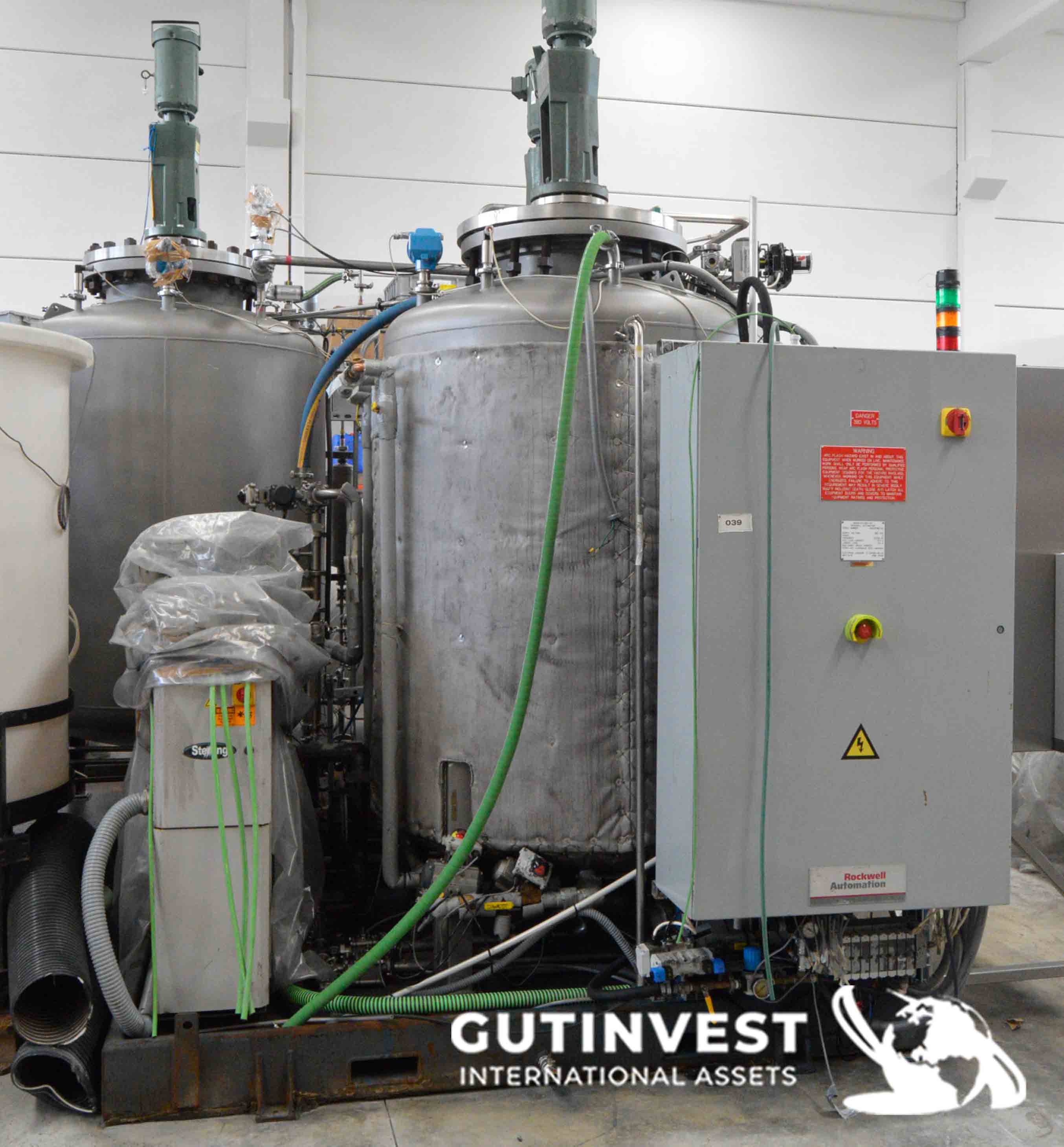 Jacketed tank with agitator