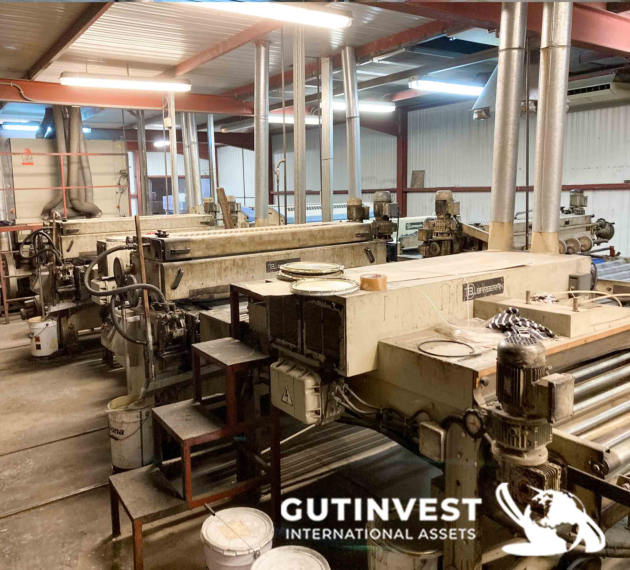 Varnishing line for wood parquet