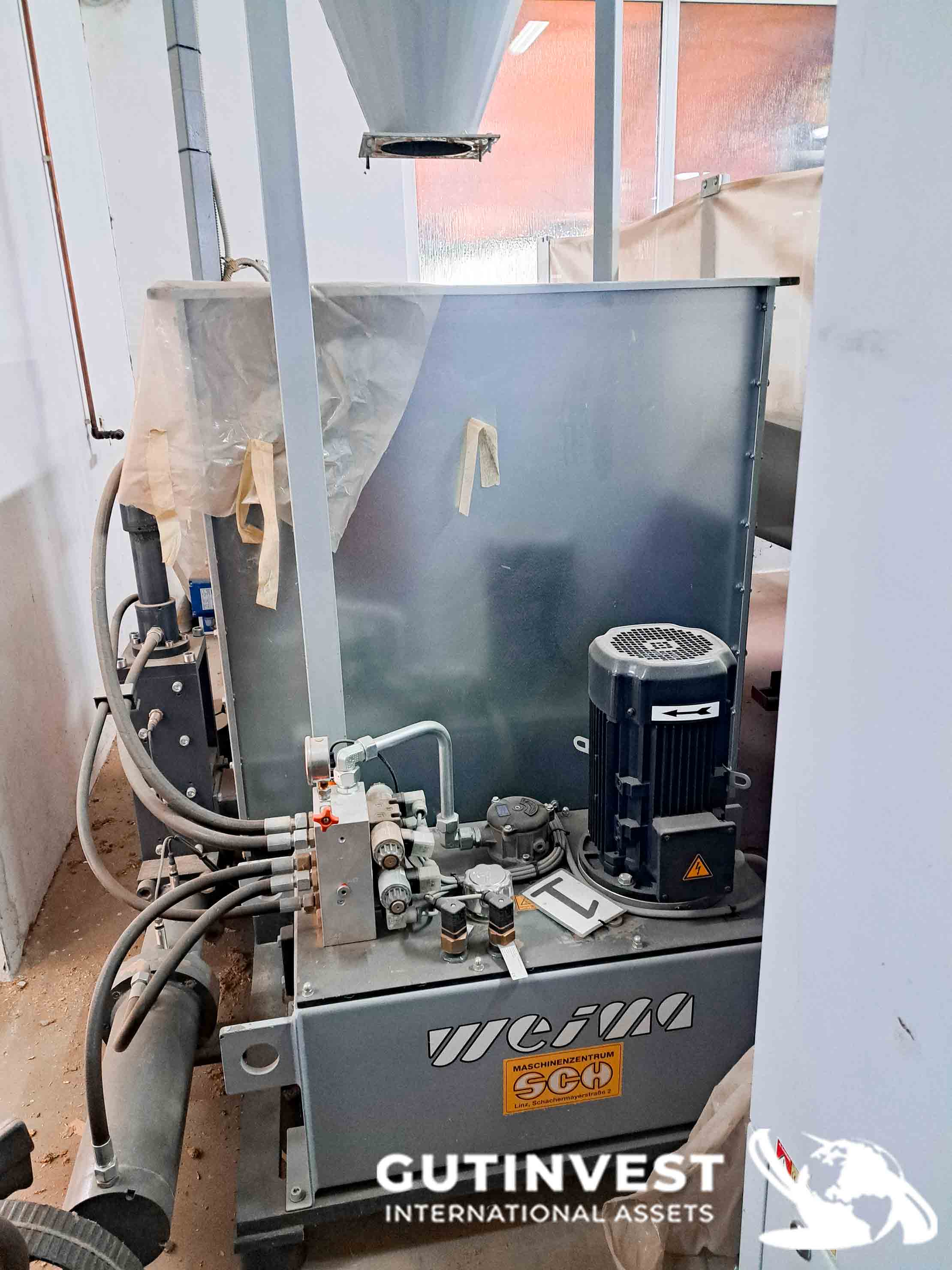 Briquette production machine