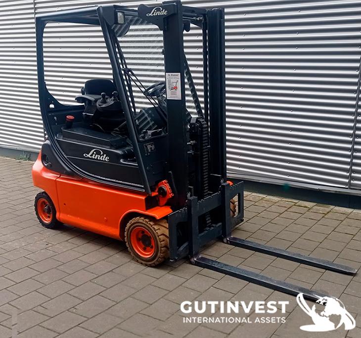  Electric Forklift