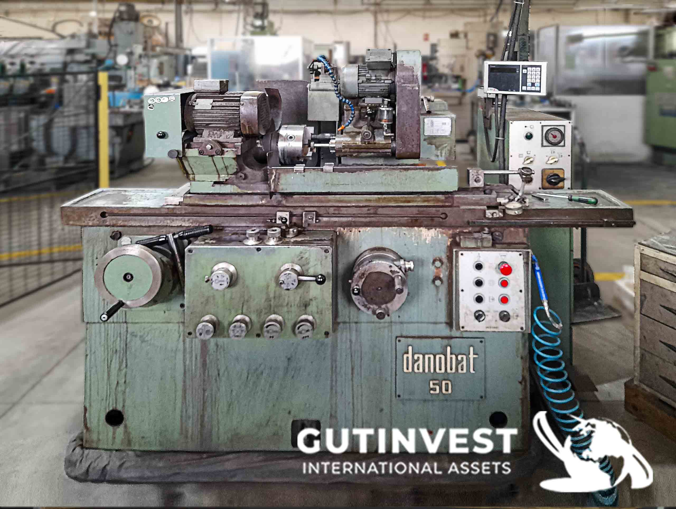 Internal and external cylindrical grinding machine