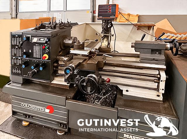 Lathe with display