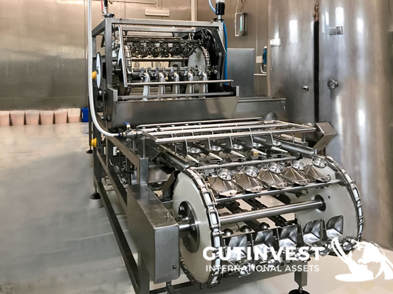 Automatic egg cracking machine