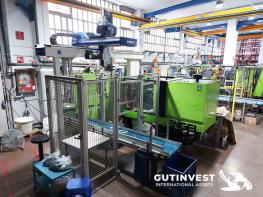 Robot for plastic injection molding machine 