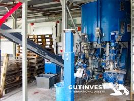 Briqueting presses for wood, plastics, paper and foam