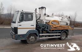 MB 814K truck with 3,000 liter tank